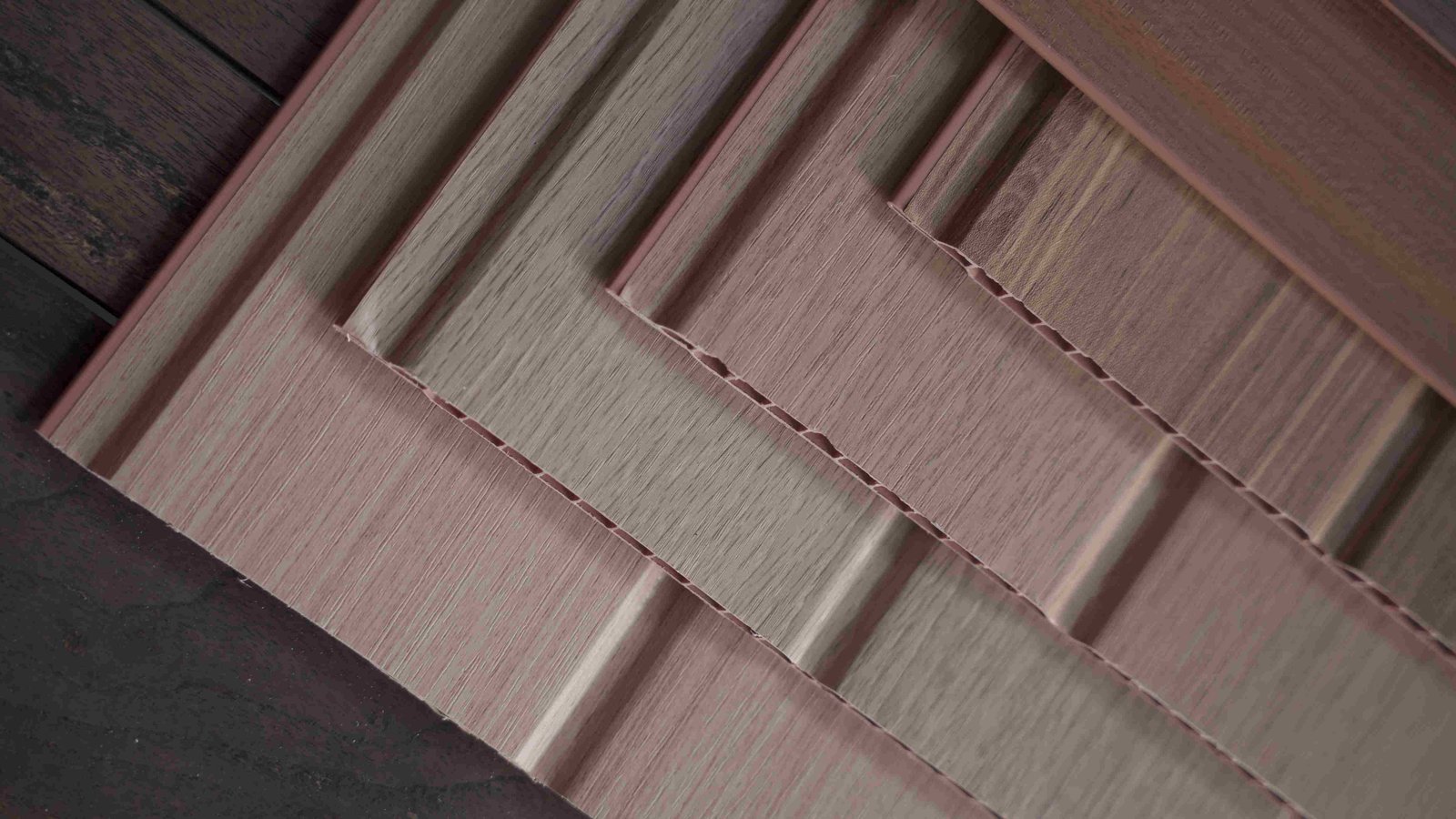 Perbandingan Plafon PVC vs Gypsum